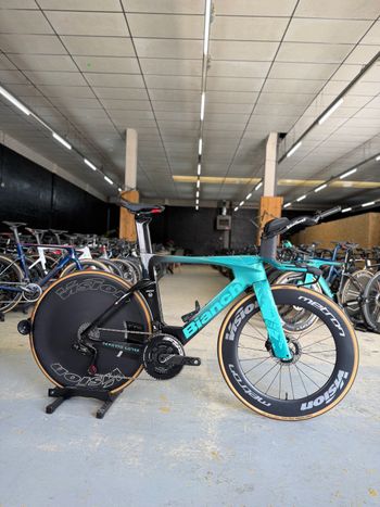 Used Bianchi Aquila RC Disc Di2 Carbon 2025 Route & Gravel
