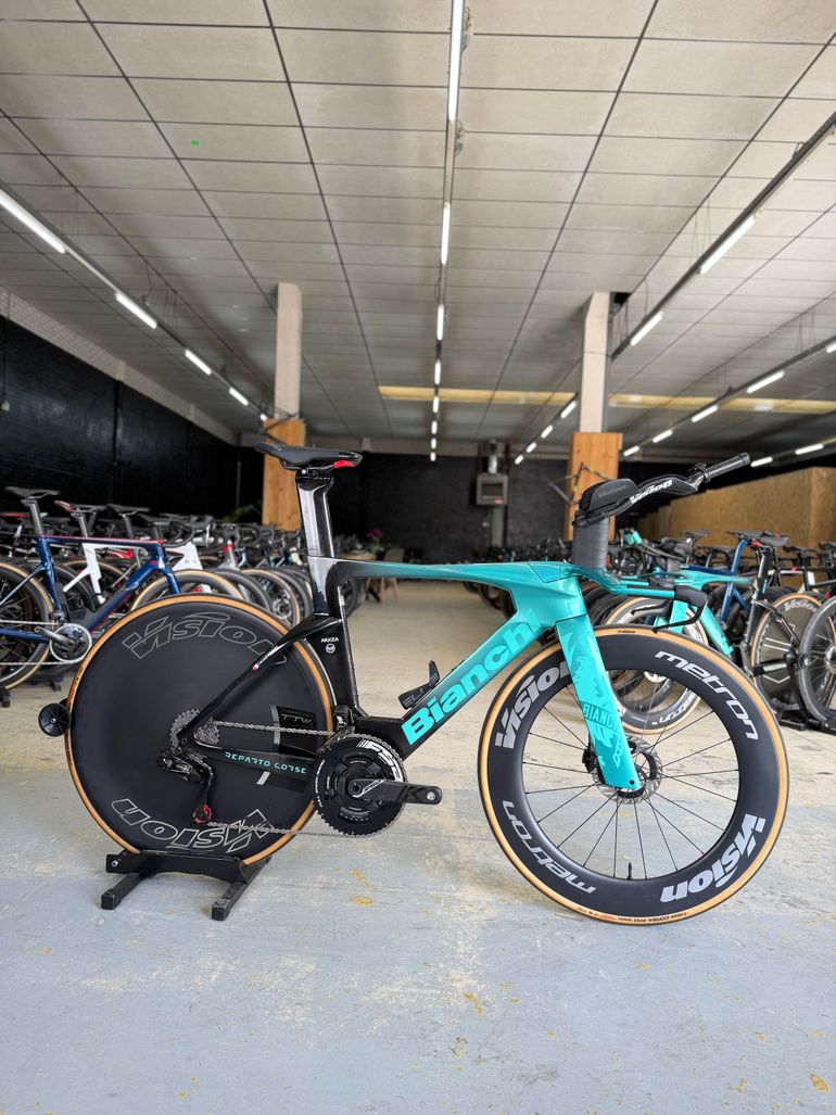Used Bianchi Aquila RC Disc Di2 Carbon 2025 Road & Gravel — image 1 of 24