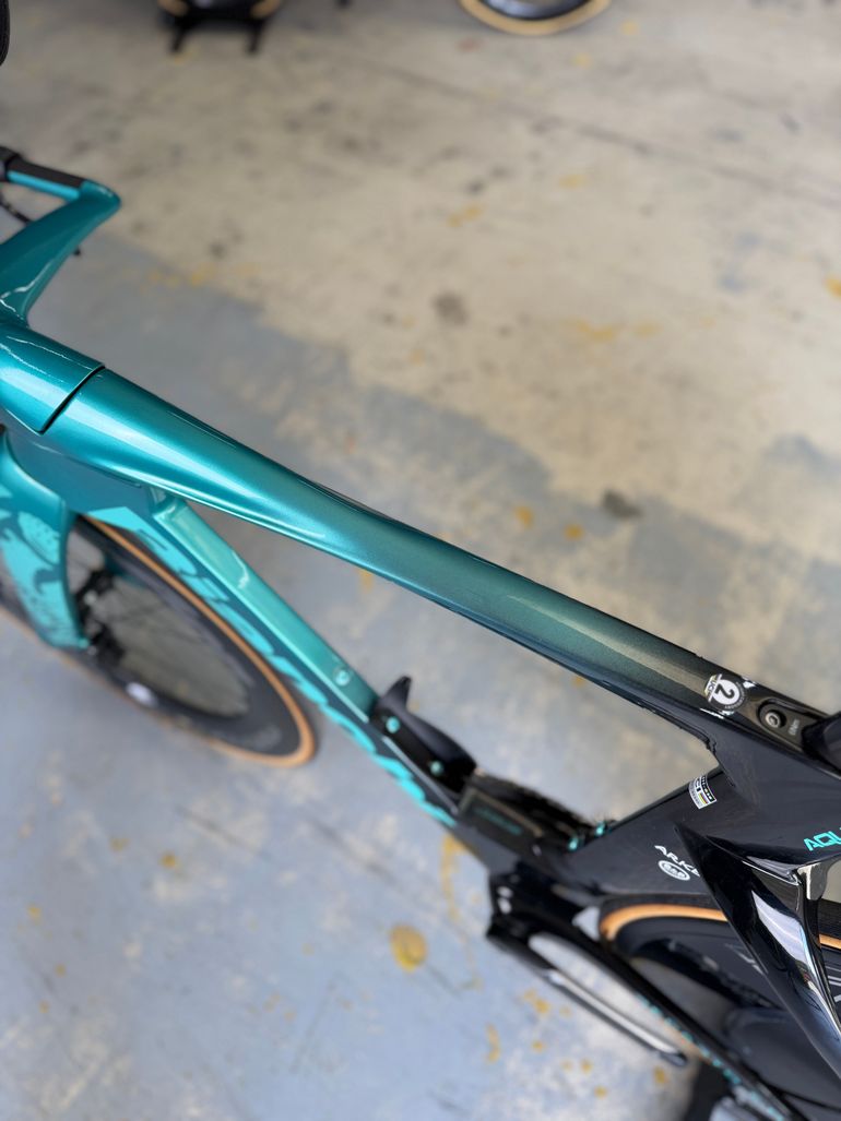 Used Bianchi Aquila RC Disc Di2 Carbon 2025 Road & Gravel — image 24 of 24