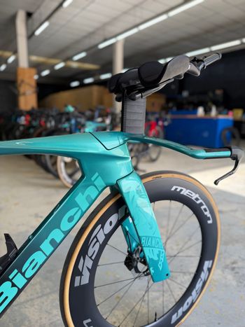 Used Bianchi Aquila RC Disc Di2 Carbon 2025 Road & Gravel — image 6 of 24