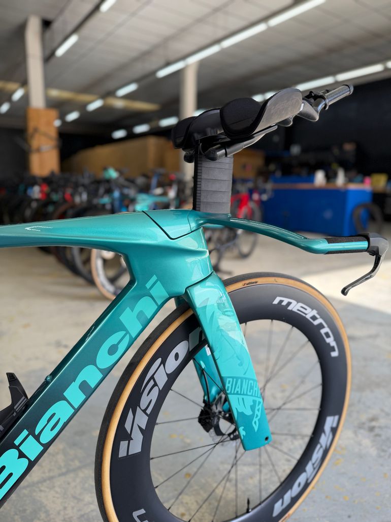 Used Bianchi Aquila RC Disc Di2 Carbon 2025 Road & Gravel — image 6 of 24