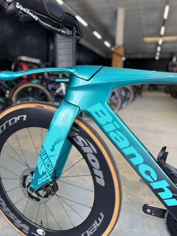 Used Bianchi Aquila RC Disc Di2 Carbon 2025 Road & Gravel — image 18 of 24