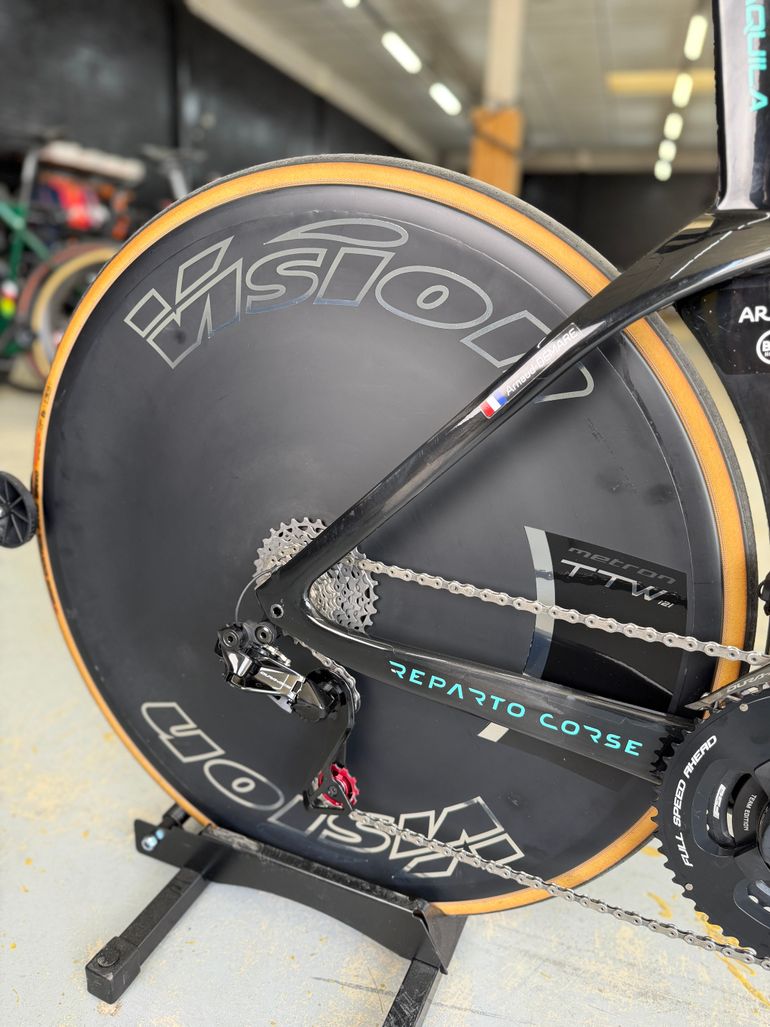 Used Bianchi Aquila RC Disc Di2 Carbon 2025 Road & Gravel — image 8 of 24