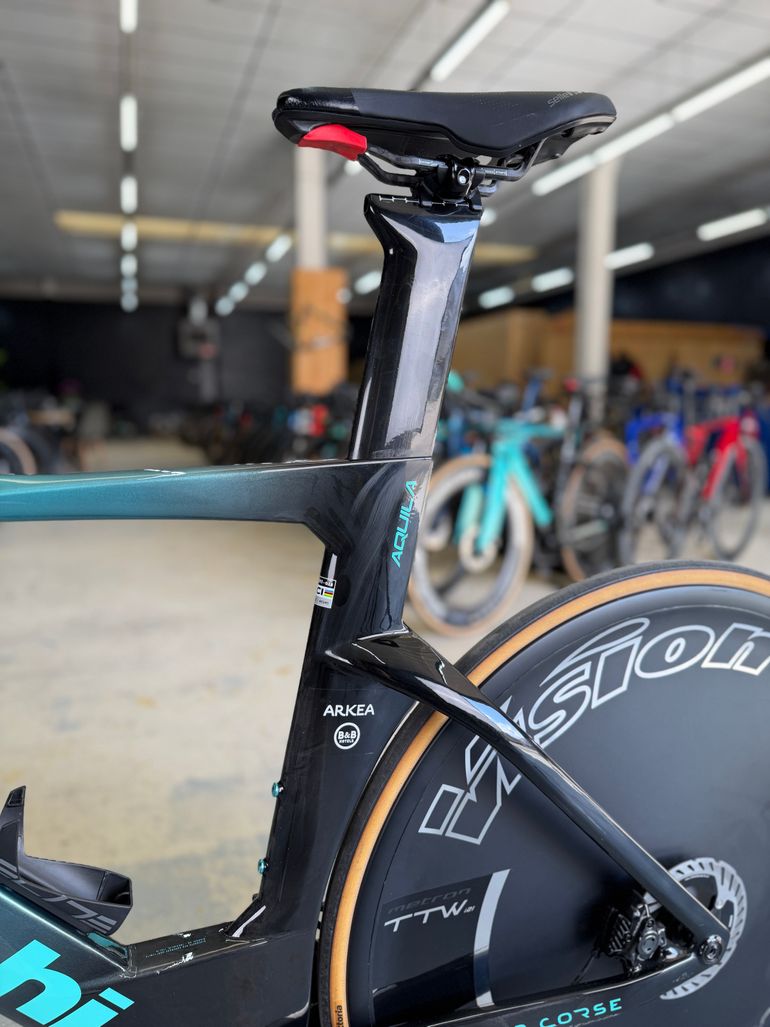 Used Bianchi Aquila RC Disc Di2 Carbon 2025 Road & Gravel — image 22 of 24