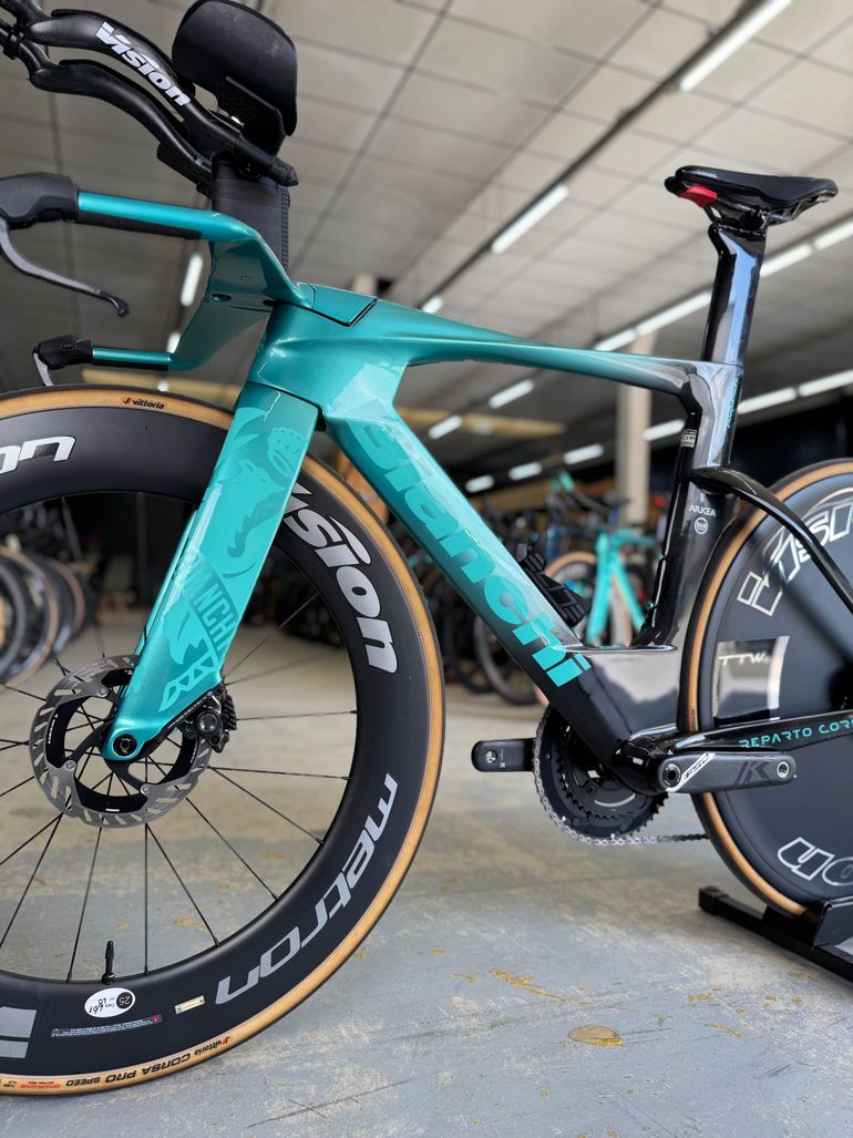 Used Bianchi Aquila RC Disc Di2 Carbon 2025 Road & Gravel — image 16 of 24