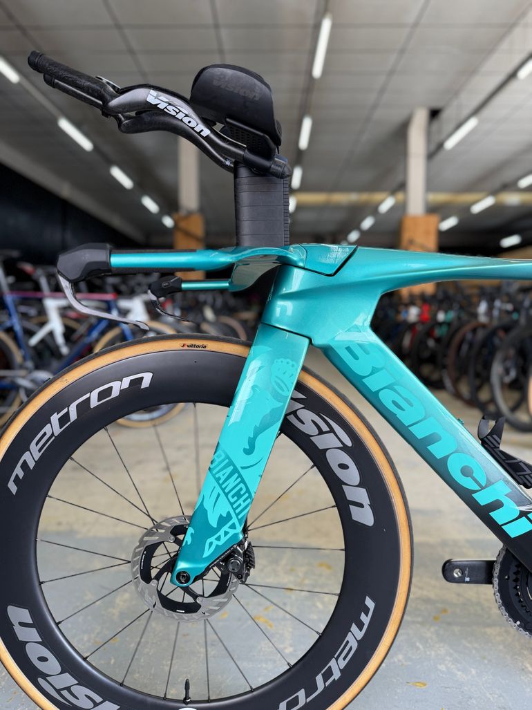 Used Bianchi Aquila RC Disc Di2 Carbon 2025 Road & Gravel — image 19 of 24