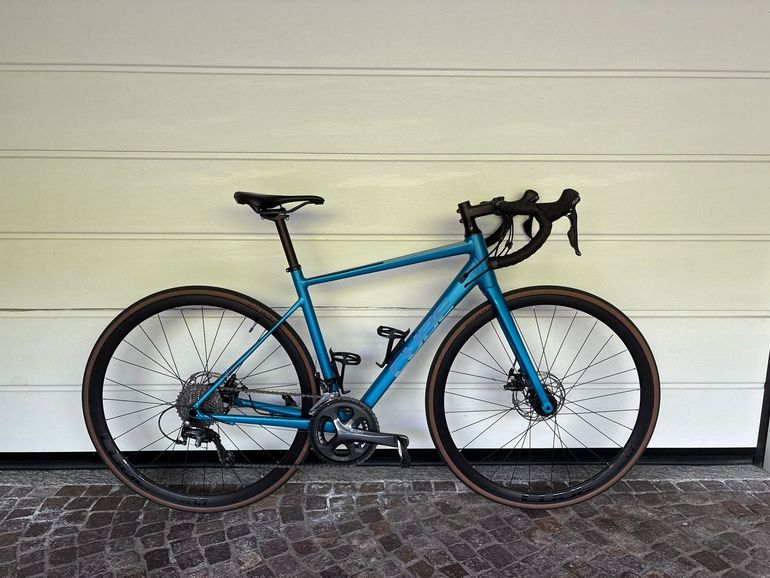 Used CUBE ATTAIN RACE 2023 2023 Road & Gravel, Blue — image 1 of 17