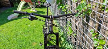 Used Kingdom Vendetta Shimano Deore XT 2021 Mountainbike, Light Gray — image 7 of 9