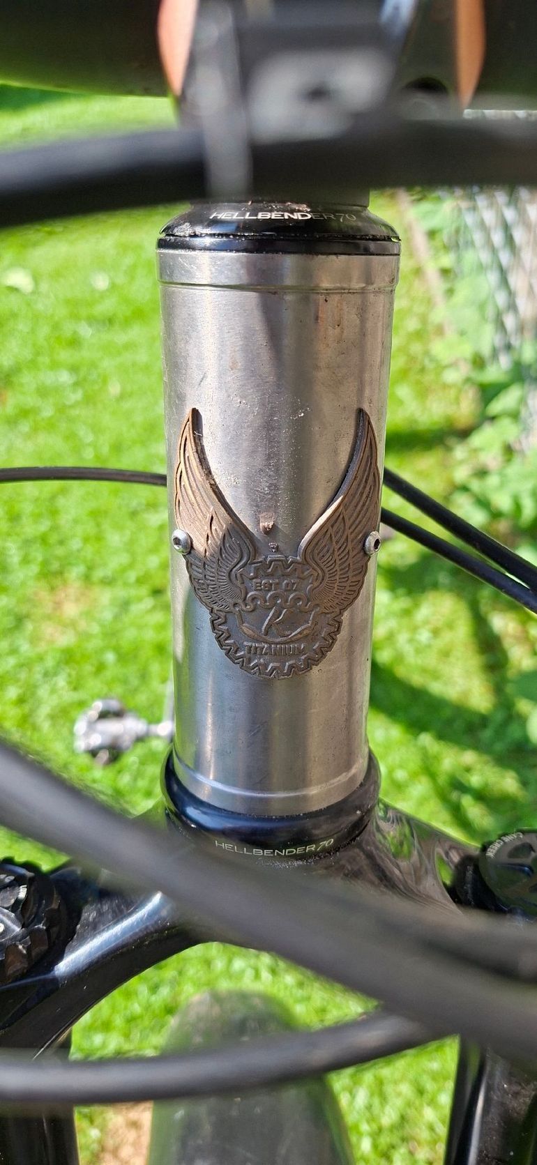 Used Kingdom Vendetta Shimano Deore XT 2021 Mountainbike, Light Gray — image 8 of 9