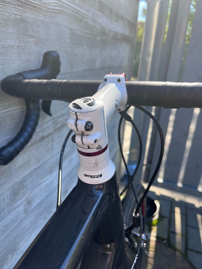 Used Trek Madone 2.3 H2 Compact 2014 2014 Road & Gravel, Schwarz — image 10 of 10