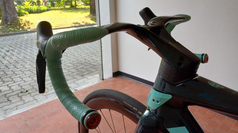 Used Bianchi OLTRE 140TH RC DURA-ACE DI2 2025 2025 Road & Gravel, Blue — image 5 of 10