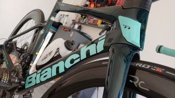 Used Bianchi OLTRE 140TH RC DURA-ACE DI2 2025 2025 Road & Gravel, Blue — image 8 of 10