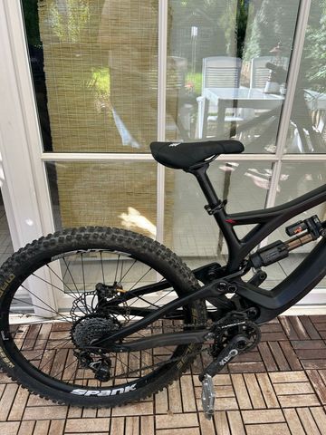 Used Piviot Custom Shimano ZEE 2021 Mountainbike, Black — image 8 of 11