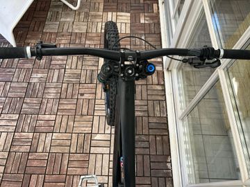 Used Piviot Custom Shimano ZEE 2021 Mountainbike, Black — image 5 of 11
