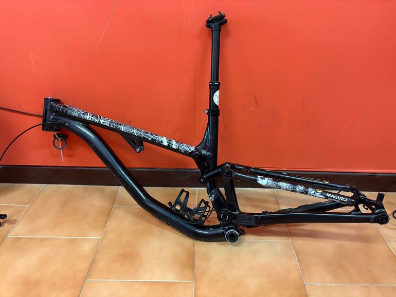 Used Saracen Saracen Custom Frameset 2021 Mountainbike, Schwarz — image 2 of 3