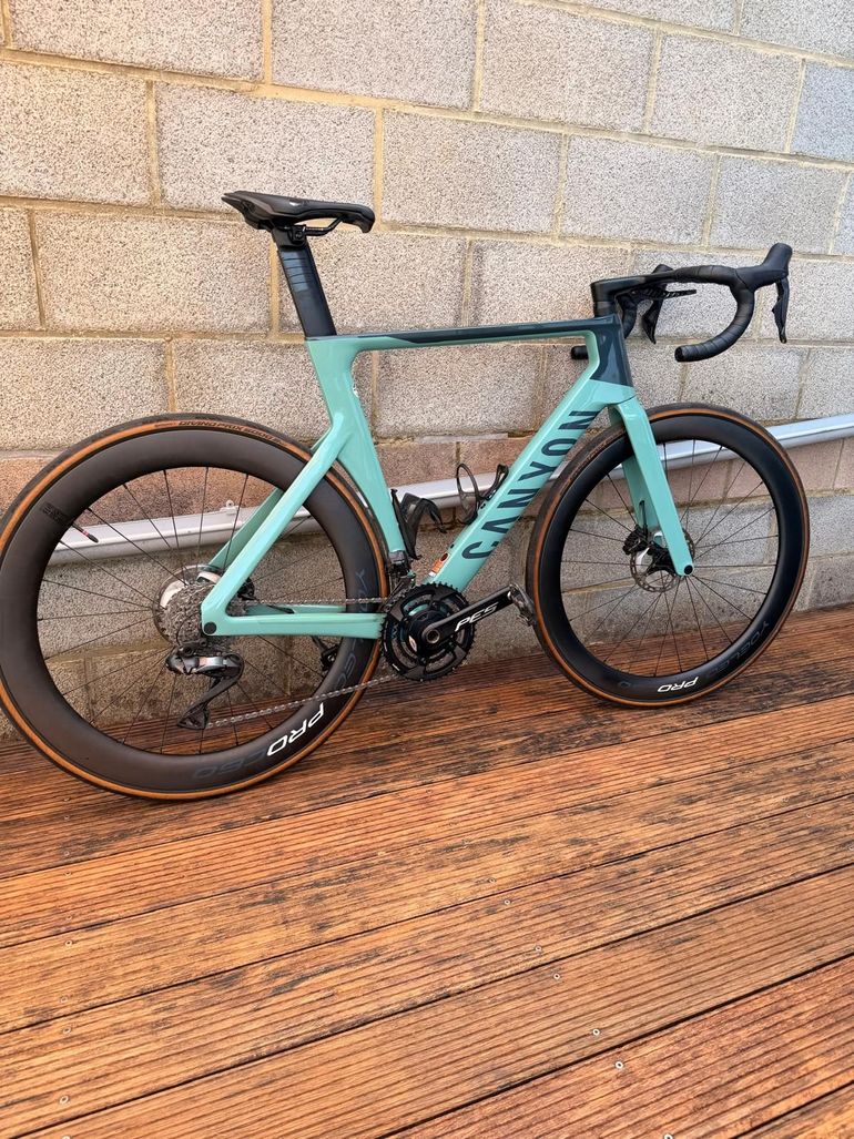 Used Canyon Aeroad CF SLX 8 Di2 2023 2023 Road & Gravel — image 1 of 4
