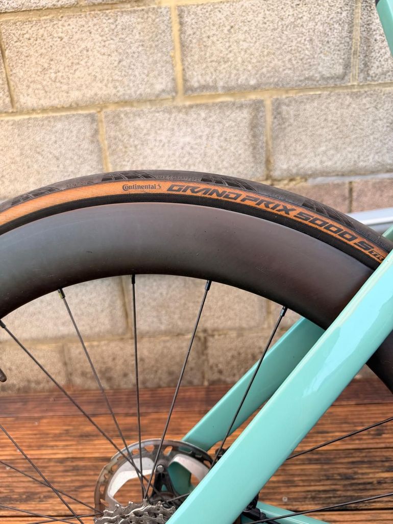 Used Canyon Aeroad CF SLX 8 Di2 2023 2023 Road & Gravel — image 4 of 4