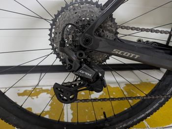 Used Scott Addict Gravel 40 2025 2025 Road & Gravel — image 2 of 6
