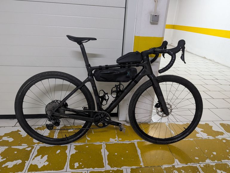 Used Scott Addict Gravel 40 2025 2025 Road & Gravel — image 1 of 6