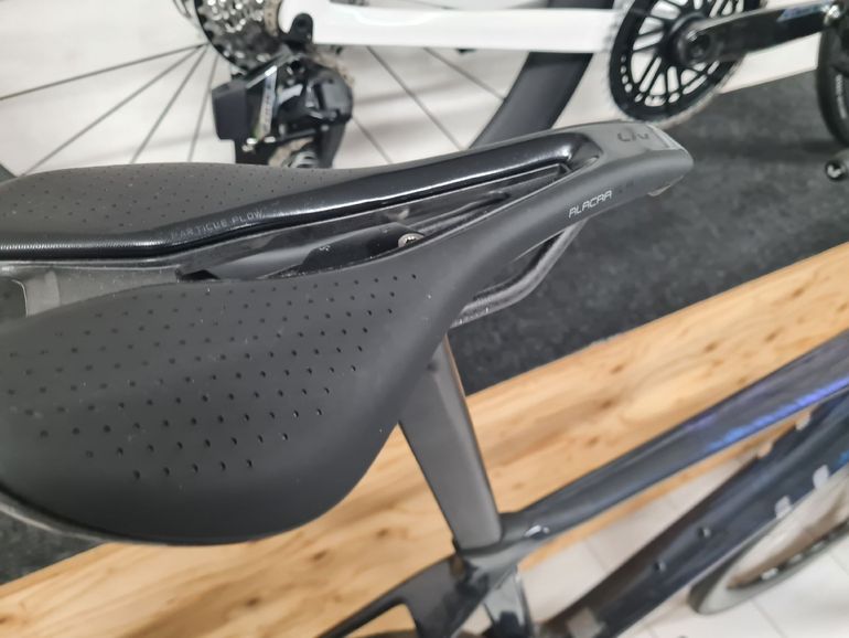 Used Liv Langma Advanced SL Disc 0 2023 2023 Road & Gravel, Blue — image 9 of 12