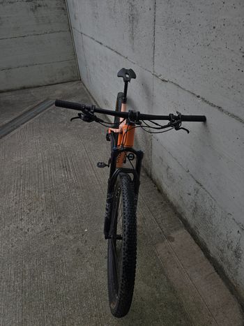 Used Orbea OIZ H20 2023 2023 Mountainbike, Orange, 29 — image 3 of 6