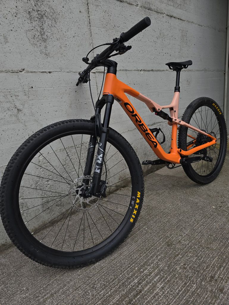 Used Orbea OIZ H20 2023 2023 Mountainbike, Orange, 29 — image 1 of 6