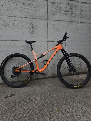 Used Orbea OIZ H20 2023 2023 Mountainbike, Orange, 29 — image 2 of 6