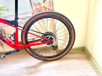 Used Trek Supercaliber 9.8 GX 2021 2021 Mountainbike, Rosso — image 15 of 17
