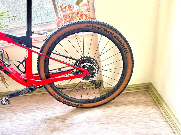Used Trek Supercaliber 9.8 GX 2021 2021 Mountainbike, Rosso — image 15 of 17