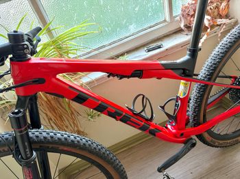 Used Trek Supercaliber 9.8 GX 2021 2021 Mountainbike, Rosso — image 14 of 17
