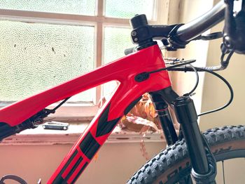 Used Trek Supercaliber 9.8 GX 2021 2021 Mountainbike, Rosso — image 4 of 17