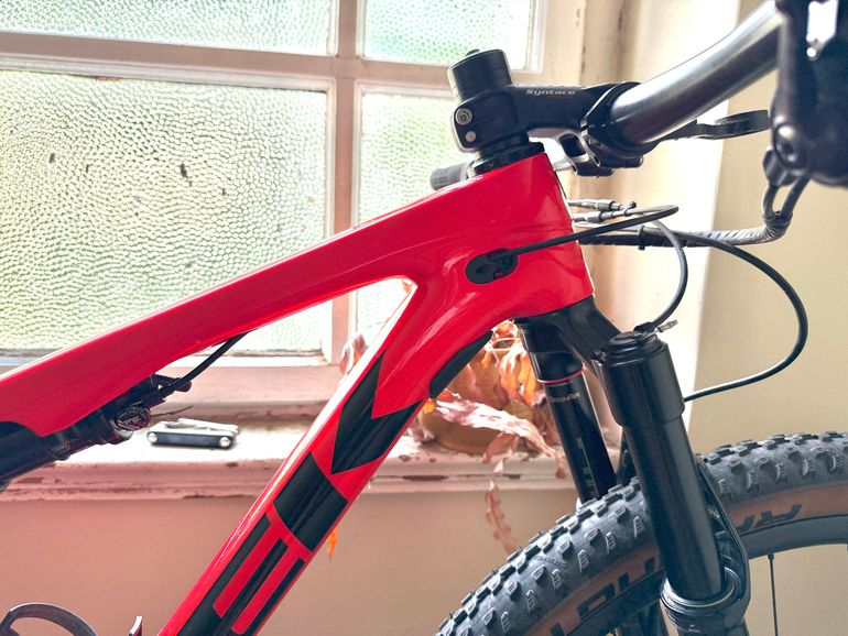 Used Trek Supercaliber 9.8 GX 2021 2021 Mountainbike, Rosso — image 4 of 17