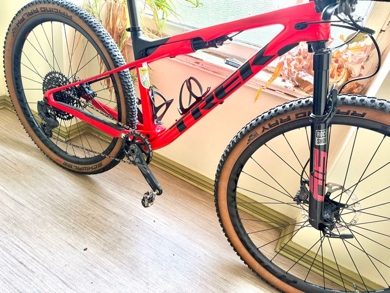 Used Trek Supercaliber 9.8 GX 2021 2021 Mountainbike, Rosso — image 5 of 17