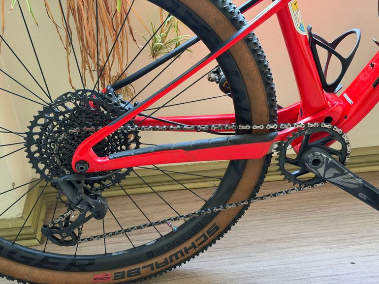 Used Trek Supercaliber 9.8 GX 2021 2021 Mountainbike, Rosso — image 11 of 17