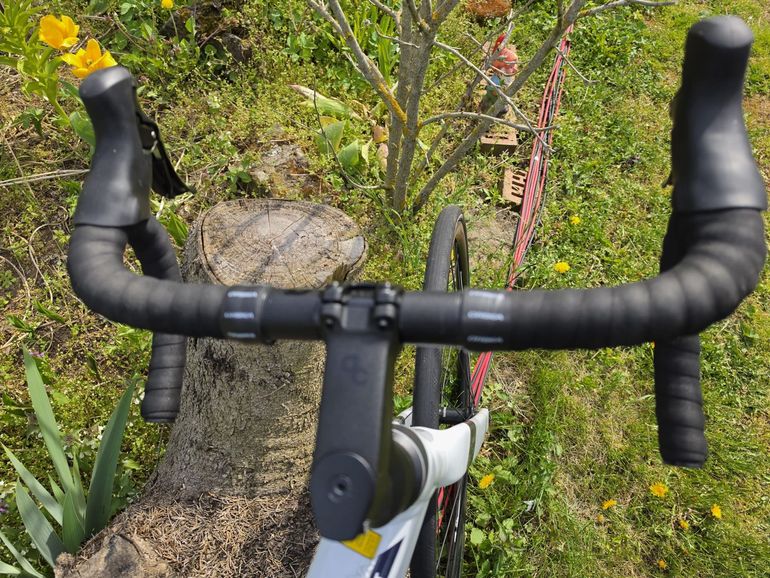 Used Orbea AVANT H40-D 2022 2022 Road & Gravel, White — image 3 of 7