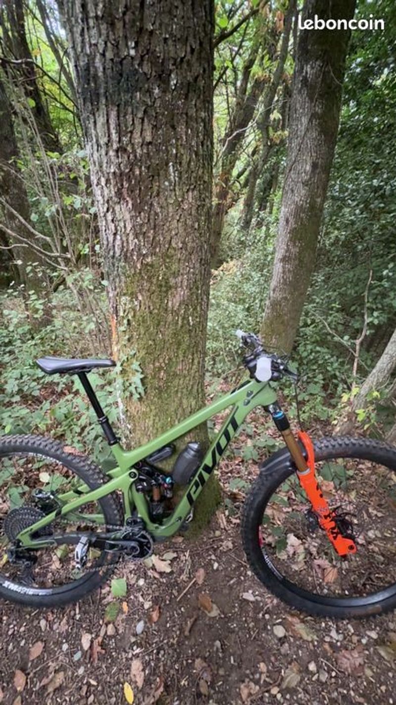 Used Pivot Switchblade 2023 Mountainbike, Green — image 2 of 4