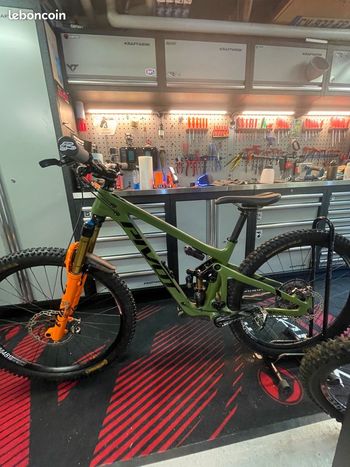 Used Pivot Pivot Switchblade 2023 Mountainbike, Verde — image 4 of 4