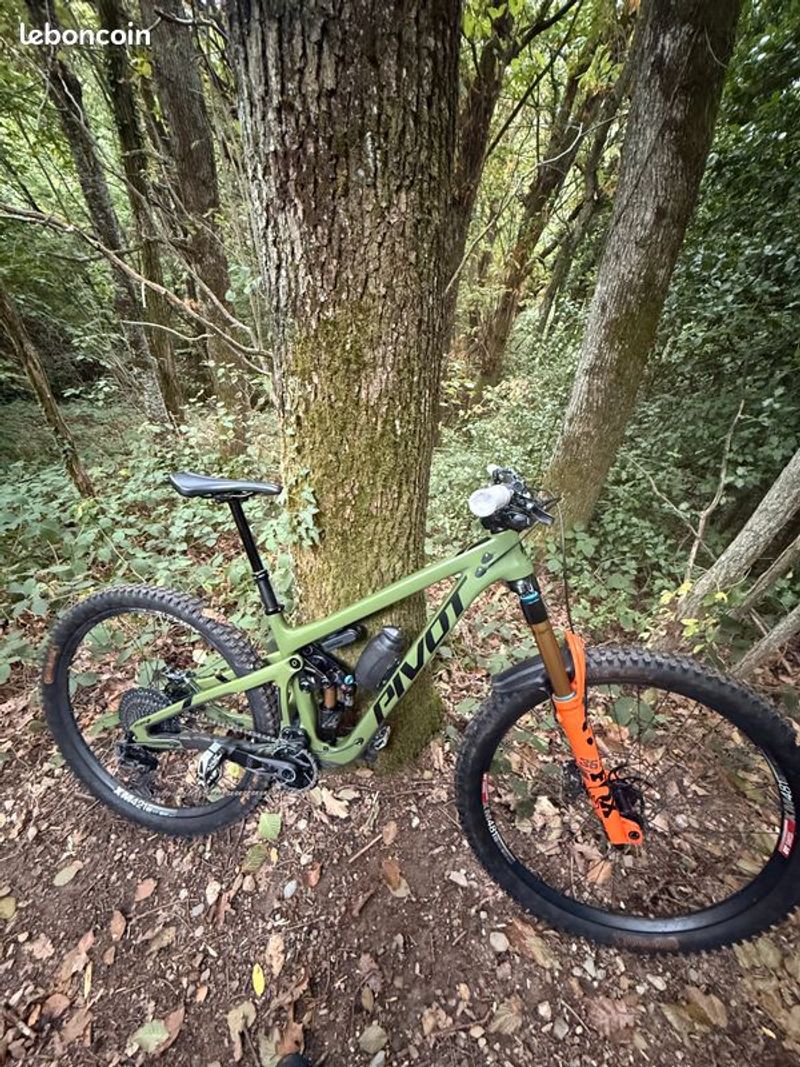 Used Pivot Switchblade 2023 Mountainbike, Green — image 1 of 4
