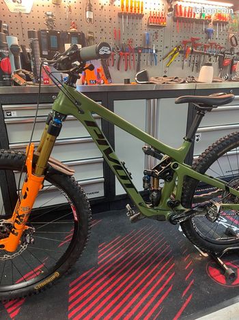 Used Pivot Pivot Switchblade 2023 Mountainbike, Verde — image 3 of 4