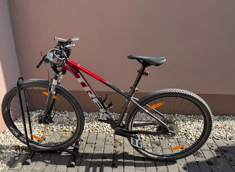 Used Trek Marlin 6 Gen 2 2023 2023 Mountainbike, Rot, 27.5, 29 — image 1 of 8
