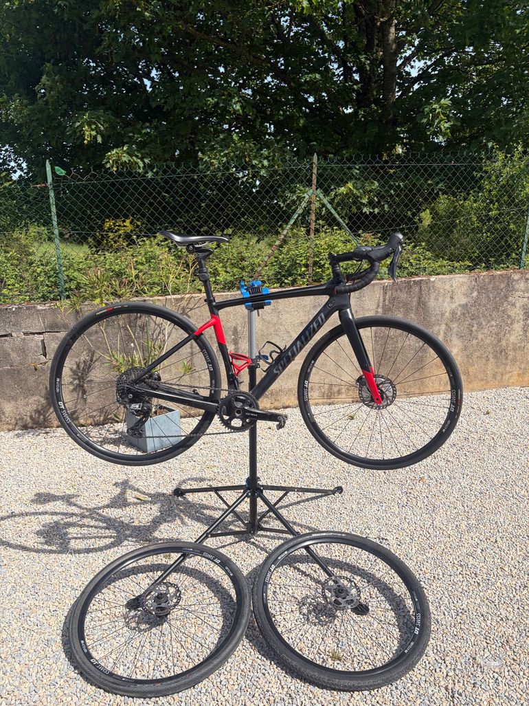Used Specialized Diverge Comp Carbon 2020 2020 Road & Gravel, Schwarz — image 1 of 3