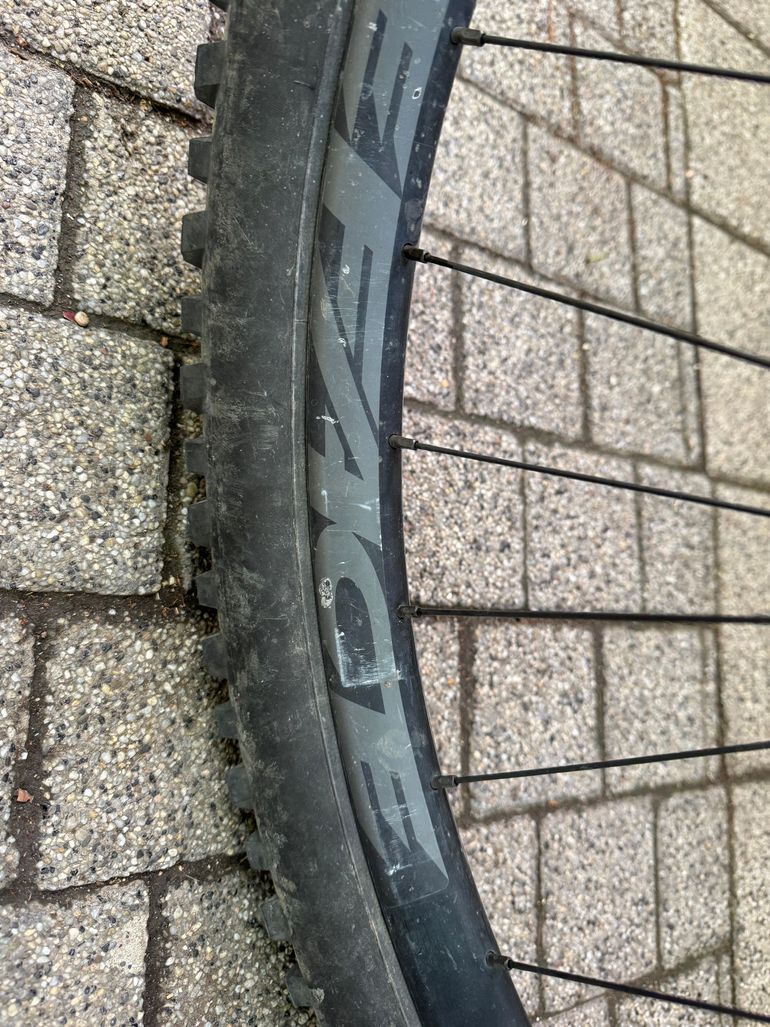 Used Orbea RISE H10 2023 2023 Mountainbike, Purple, 29 — image 10 of 17