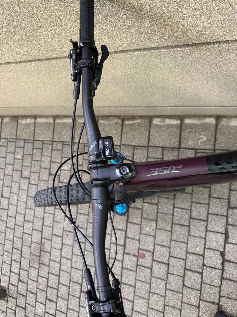 Used Orbea RISE H10 2023 2023 Mountainbike, Purple, 29 — image 2 of 17