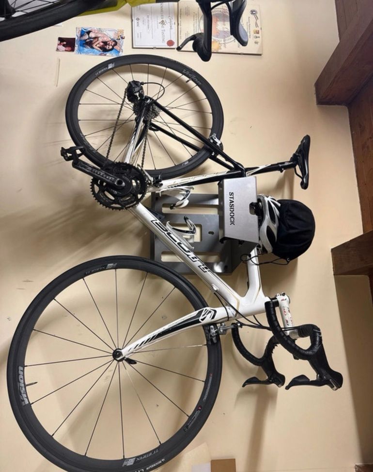 Used Scott Addict Shimano Ultegra 2011 Road & Gravel, White — image 1 of 6