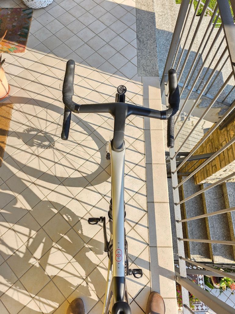 Used Trek Madone SLR 7 Gen 8 2025 2025 Road & Gravel, Hellgrau — image 10 of 22