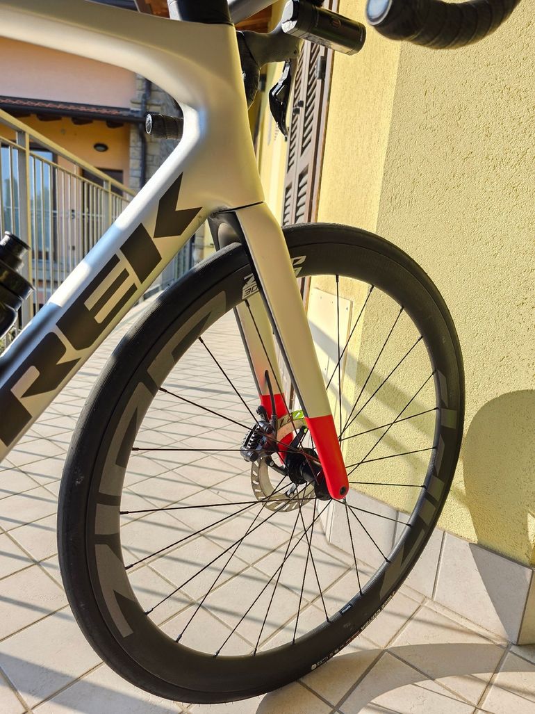 Used Trek Madone SLR 7 Gen 8 2025 2025 Road & Gravel, Hellgrau — image 5 of 22