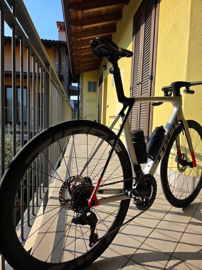 Used Trek Madone SLR 7 Gen 8 2025 2025 Road & Gravel, Hellgrau — image 3 of 22