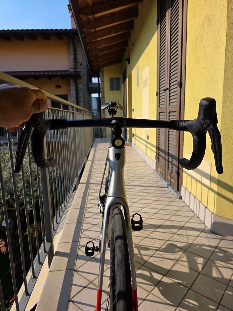 Used Trek Madone SLR 7 Gen 8 2025 2025 Road & Gravel, Hellgrau — image 15 of 22
