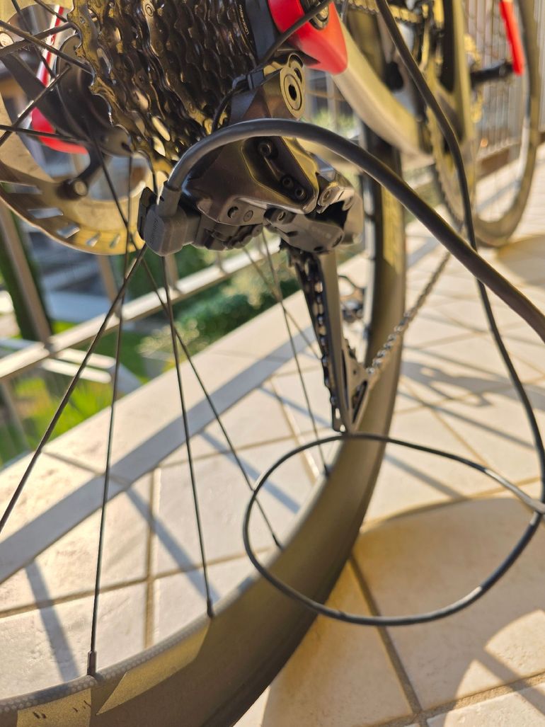 Used Trek Madone SLR 7 Gen 8 2025 2025 Road & Gravel, Hellgrau — image 21 of 22
