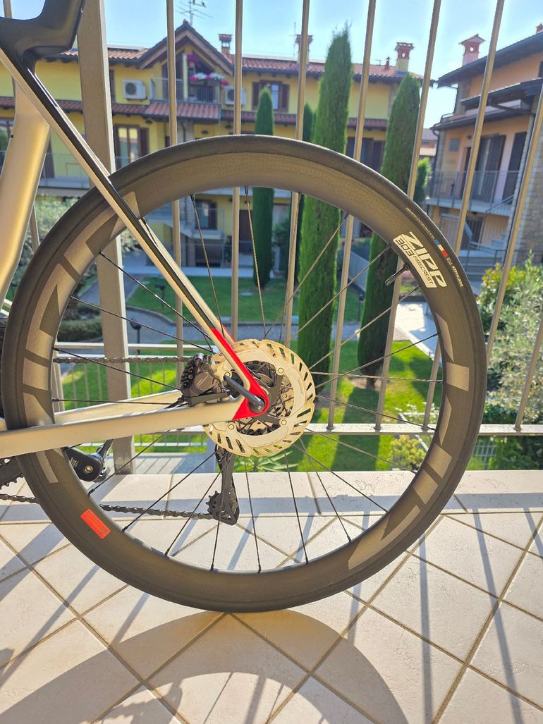 Used Trek Madone SLR 7 Gen 8 2025 2025 Road & Gravel, Hellgrau — image 9 of 22